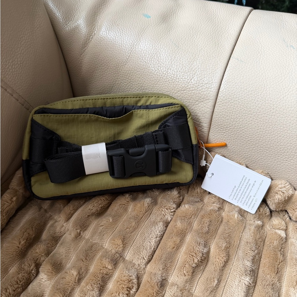 Lululemon Athletica Olive and Black Pouch - Picture 3 of 3
